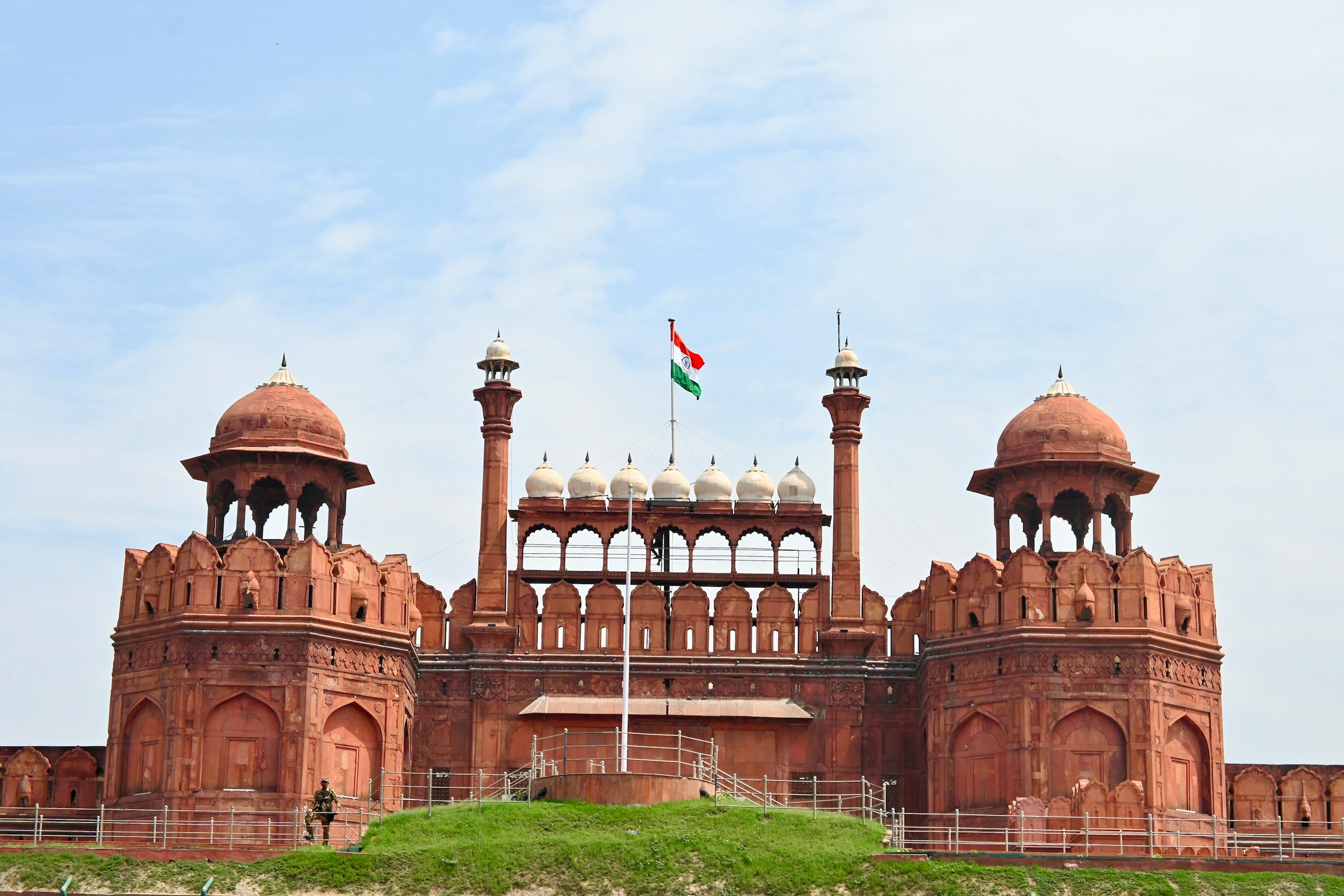 Large building with two towers and a flag on top, Jama Masjid