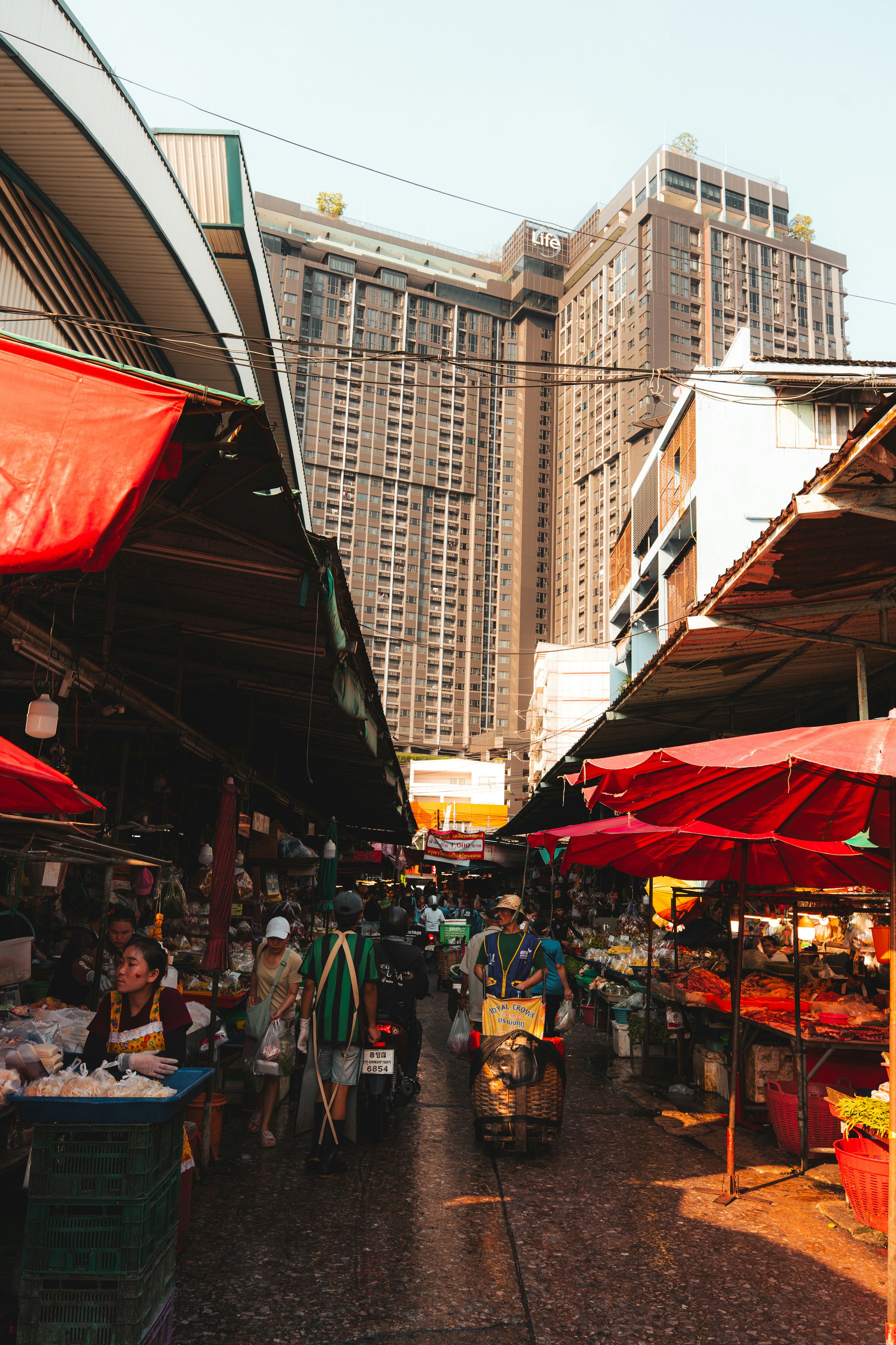 Crowded outdoor market in Bangkok